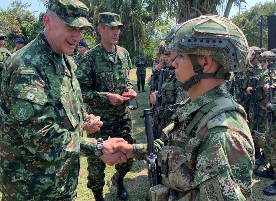 Con Mística Y Disciplina, Los Soldados Del Batallón De Entrenamiento Y ...