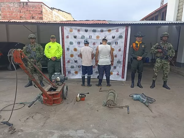 Ejército Captura A Dos Sujetos Por Explotación Ilícita De Yacimientos Mineros En El Departamento 6332