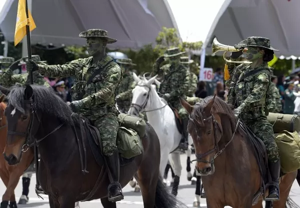 Con Múltiples Muestras De Cariño Se Cumplió El Desfile Militar Y Policial Del 20 De Julio 6592