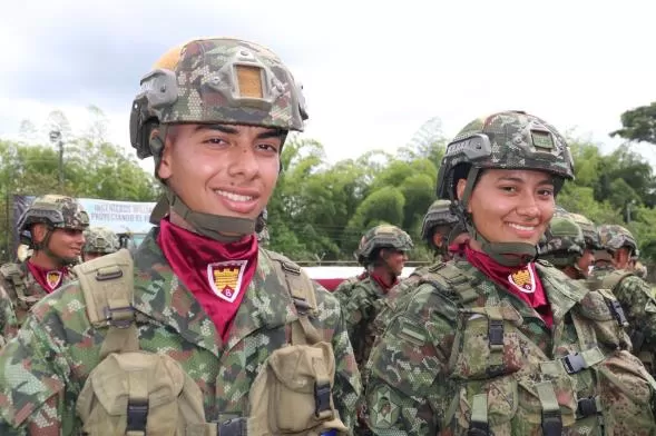 400 soldados juraron bandera y proteger al Eje Cafetero. - Ejército ...