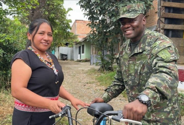 Fuerzas Militares entregan 44 bicicletas a comunidad indígena Inga en Putumayo