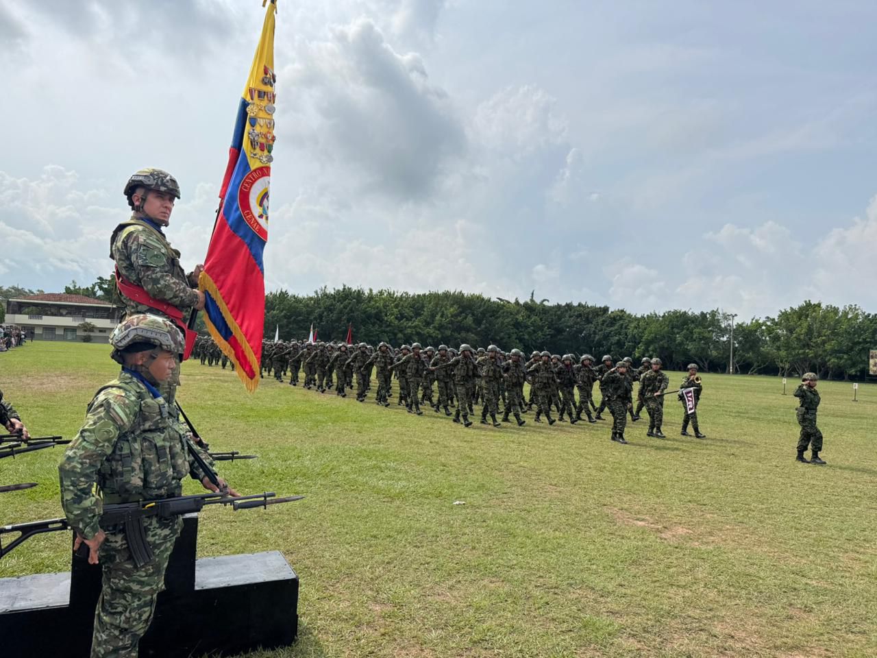 Más de 640 soldados juran defender a Colombia con honor