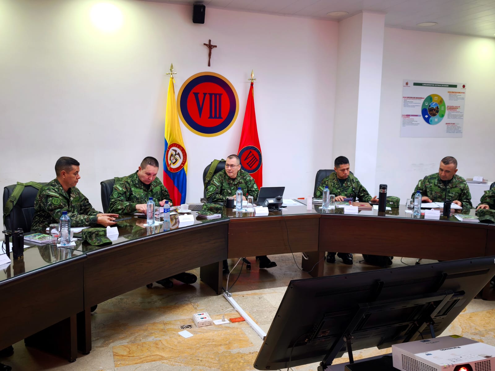 La Octava División del Ejército Nacional, fortalece sus capacidades operacionales, en reunión de comandantes