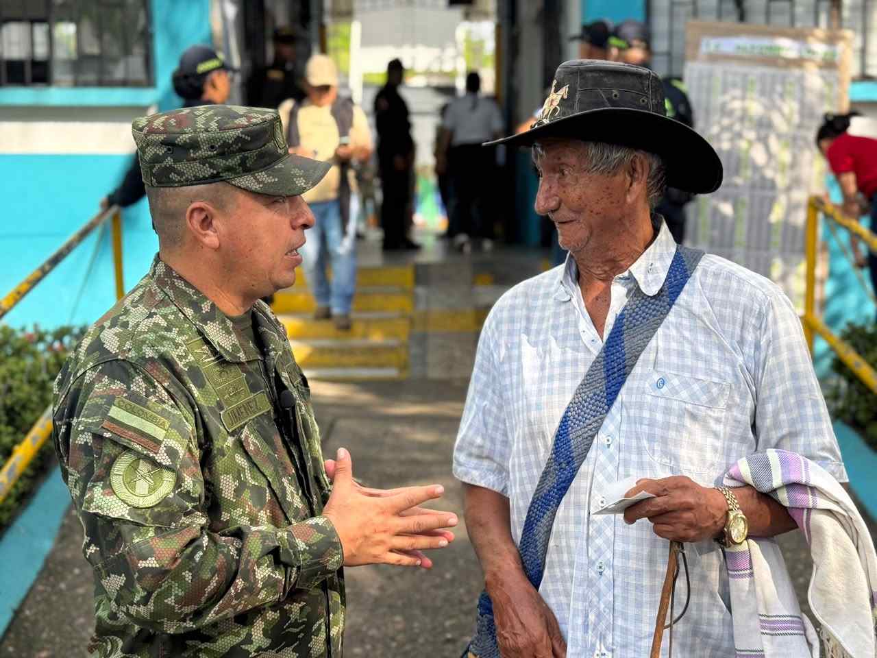 Más de 10 horas al aire: las Emisoras del Ejército acompañaron la segunda vuelta presidencial en todo el país