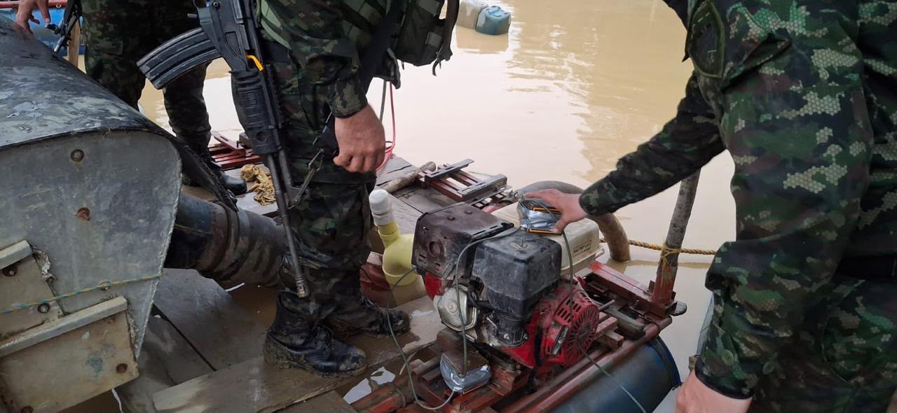 Ejército Nacional sostiene operaciones contra la minería ilegal en Chocó e interviene 10 unidades
