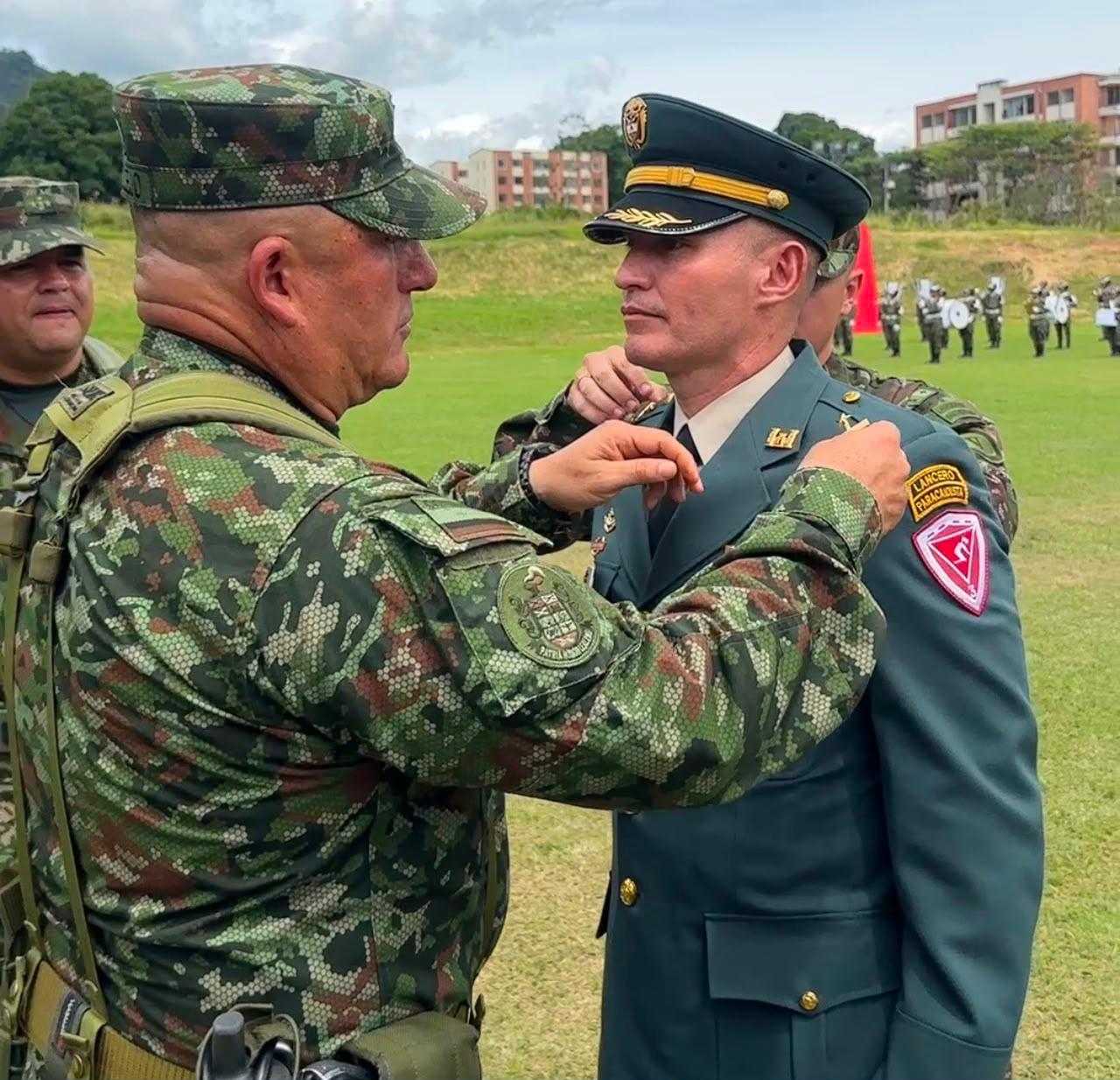 Treinta oficiales ascendieron al grado superior en el campo de paradas del Cantón Militar Jaime Rooke