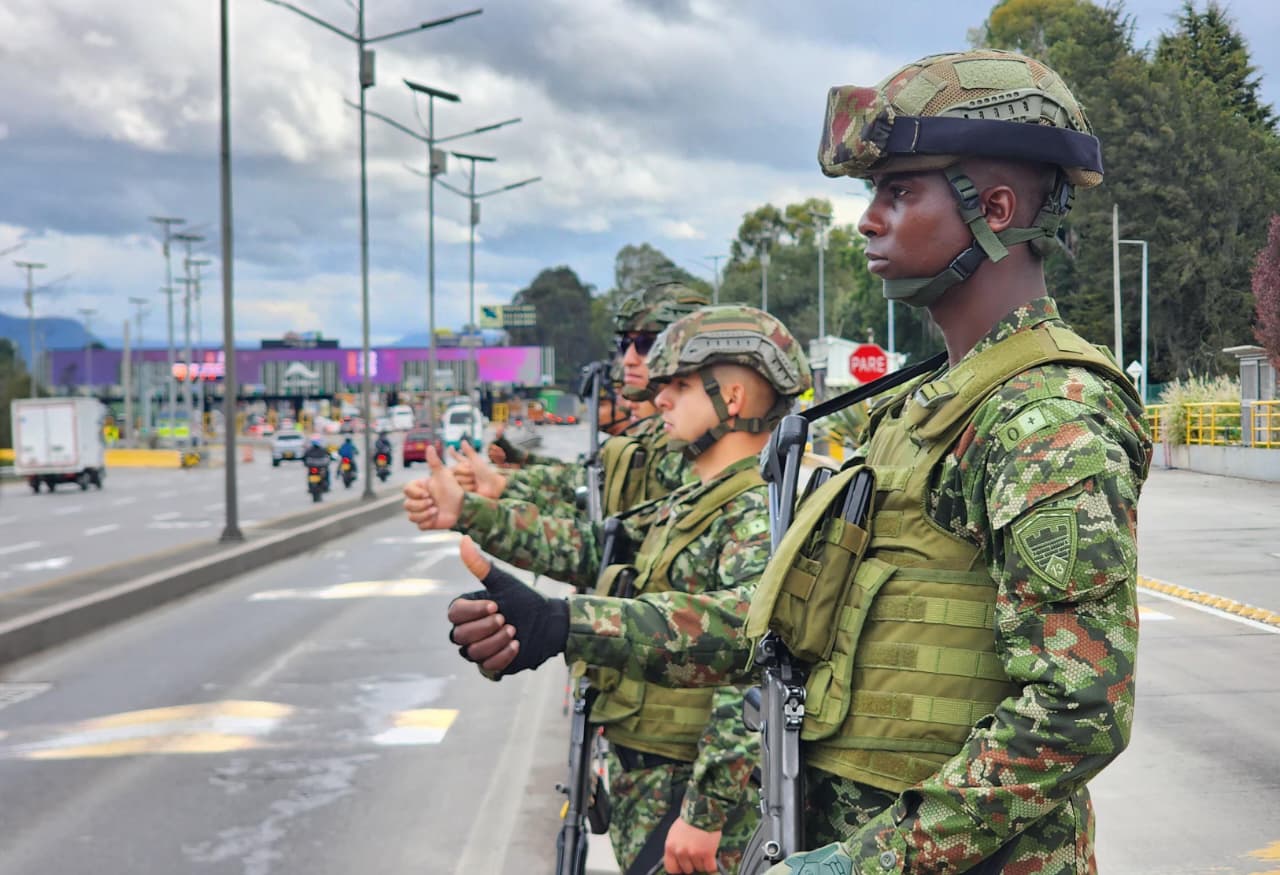 Ejército Nacional fortalece la seguridad en las vías de Bogotá y Cundinamarca durante el puente festivo