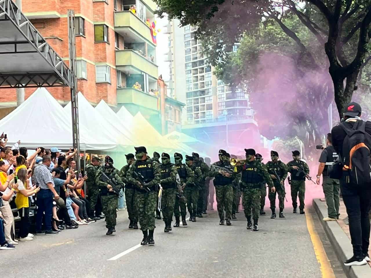 En Santander, sur del Cesar y Yondó, Antioquia, miles de ciudadanos acompañaron al Ejército Nacional en la conmemoración de los 216 años del Grito de Independencia