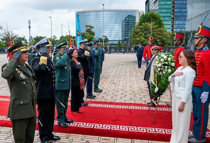 Honor que trasciende generaciones: Ejército Nacional rindió homenaje a los héroes de la nación y sus familias