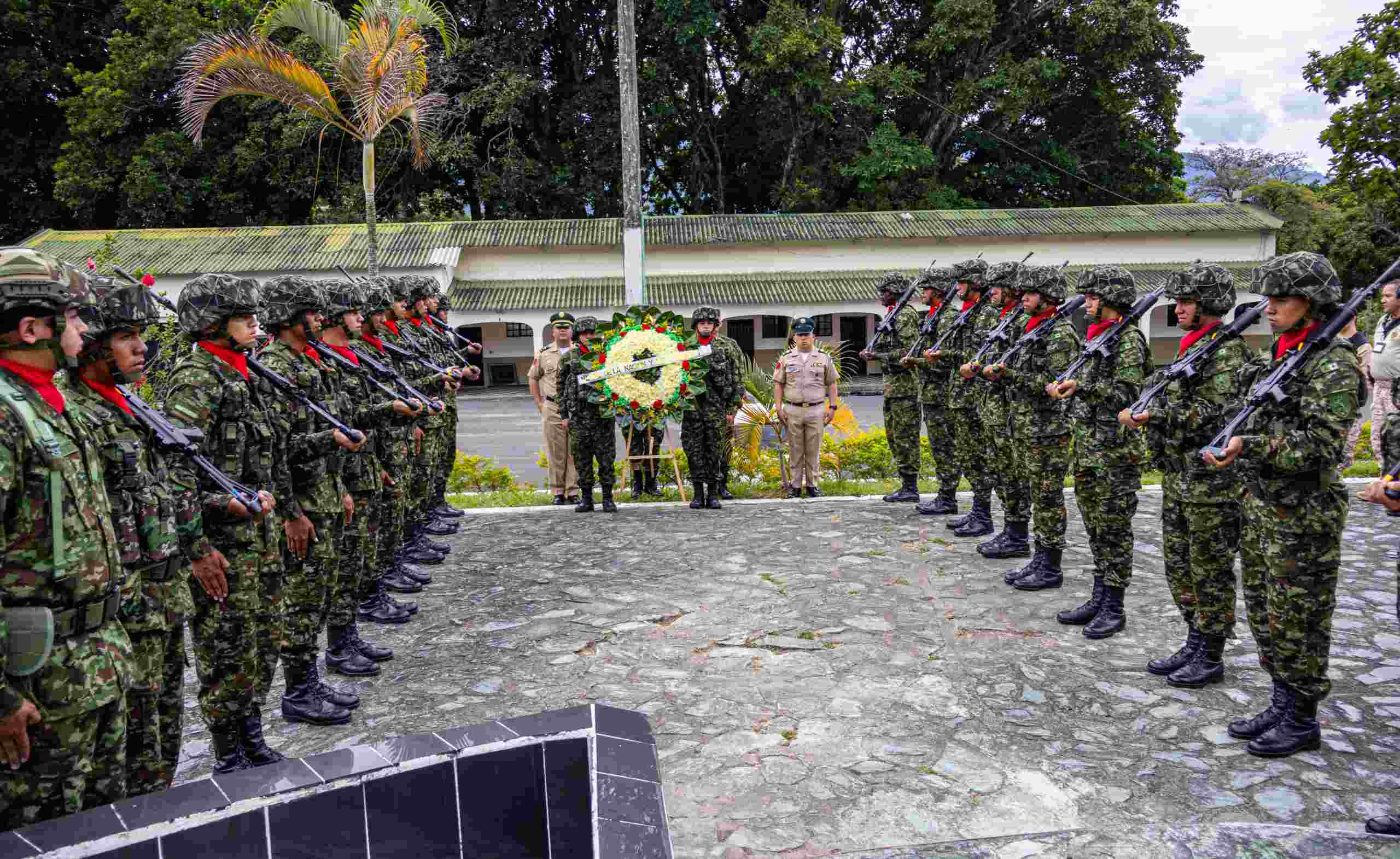 En el Cantón Militar Jaime Rooke, en Ibagué, conmemoramos el Día del Héroe de la Nación y sus Familias