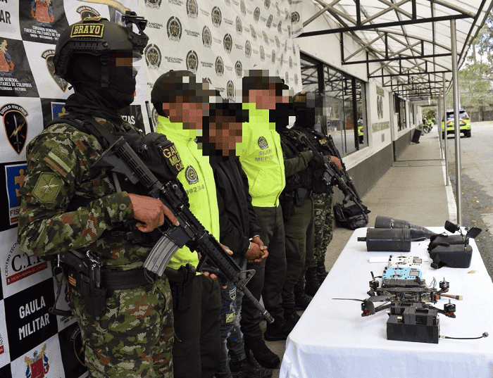 Cayó alias Leo, cabecilla de milicias al servicio de alias Mordisco, junto con explosivista responsable de atentados con drones en Popayán
