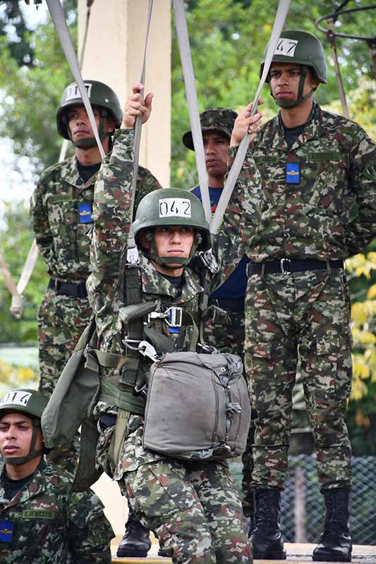Desde Apiay nació el paracaidismo militar del Ejército Nacional