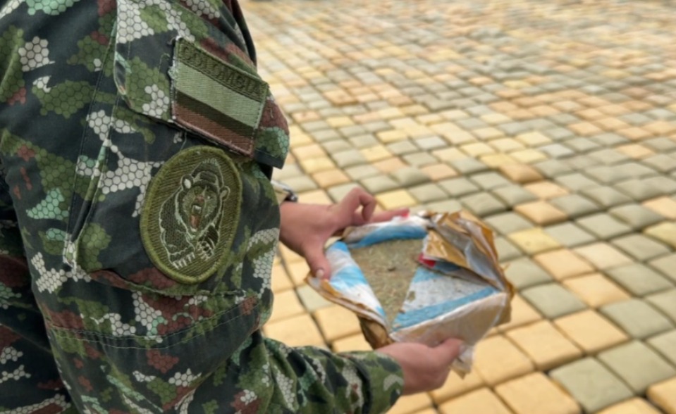 Ejército Nacional asesta contundente golpe al narcotráfico en Putumayo con la incautación de más de 12 toneladas de marihuana ocultas en una embarcación
