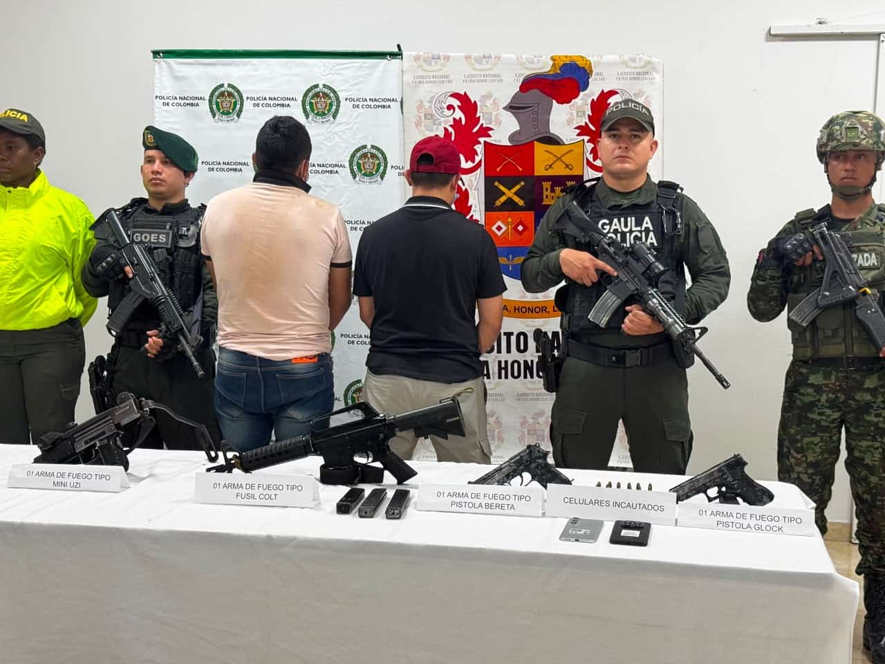 Capturados dos presuntos extorsionistas del grupo armado Autodefensas Conquistadoras de la Sierra en Santander