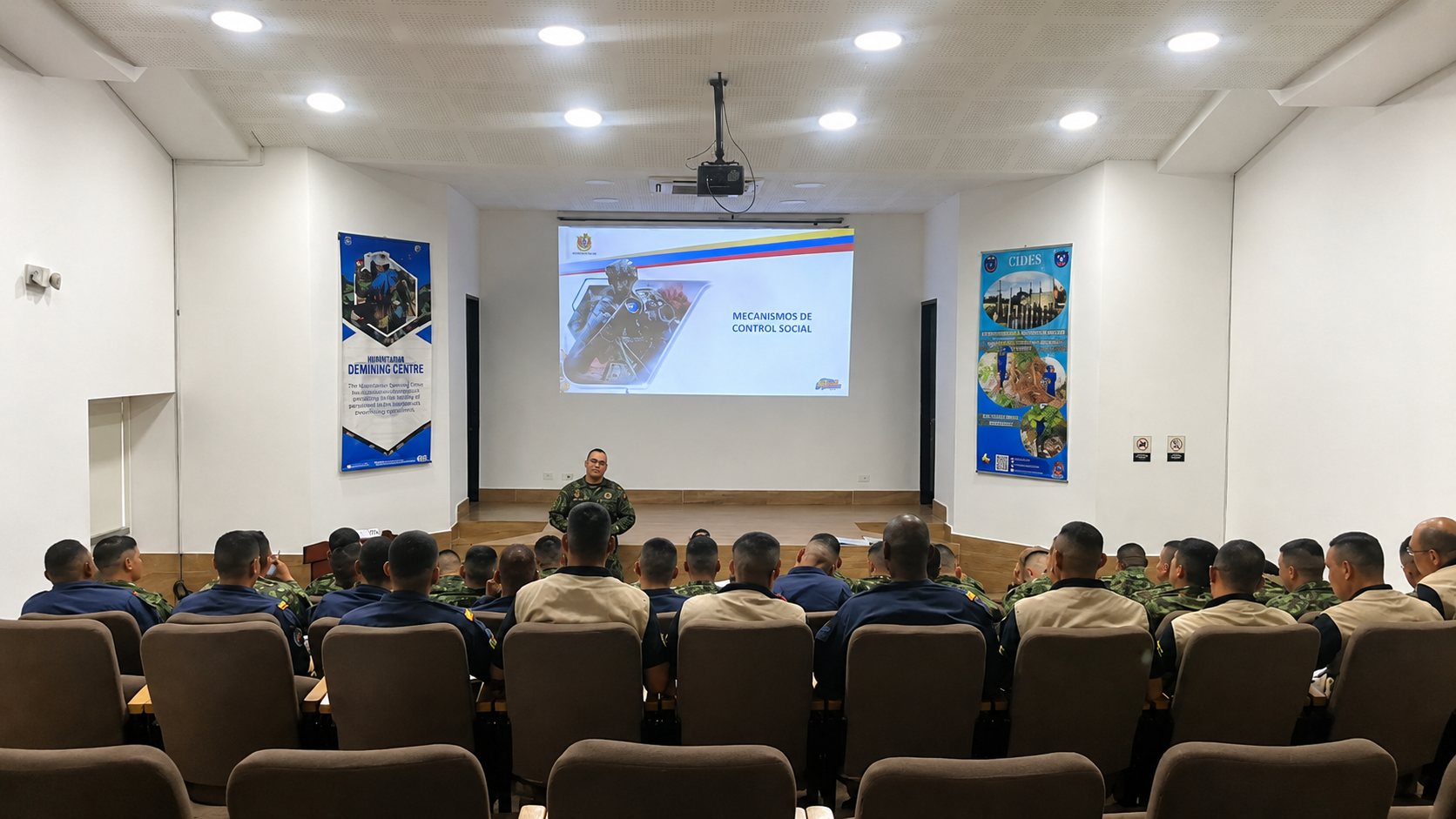 Instructores del Ejército de Brasil fortalecen la capacitación de alumnos del CIDES