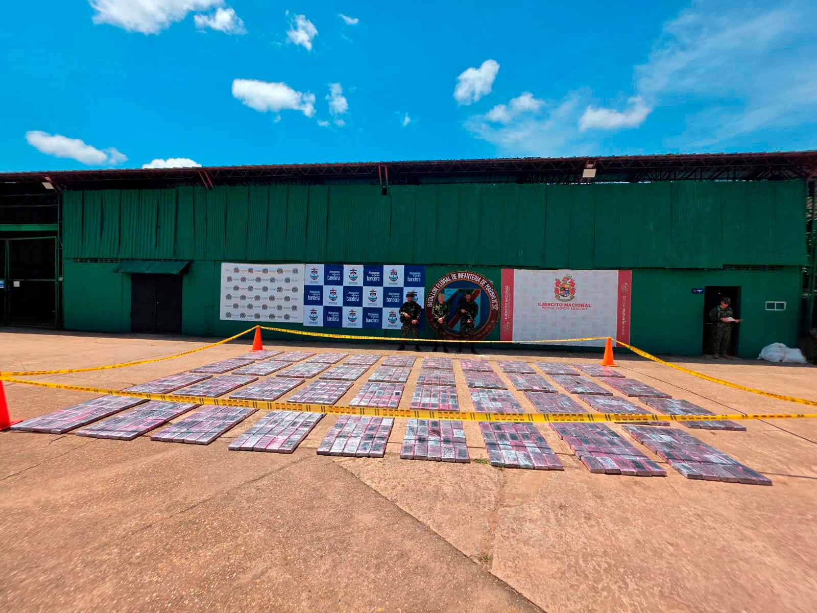 Ejército Nacional en operación conjunta con la Armada Nacional captura a dos presuntos integrantes de una estructura criminal en el Guaviare